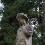 ...e anche statue raffiguranti Renzo... 